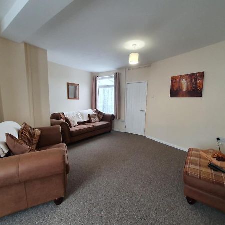 2 Bed House, Contractors & Holiday Guests Welcomed Dowlais Eksteriør bilde