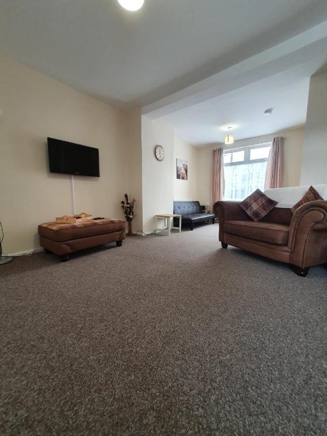 2 Bed House, Contractors & Holiday Guests Welcomed Dowlais Eksteriør bilde